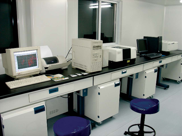 南京大學(xué)實(shí)驗室家具廠(chǎng)家，南京高校實(shí)驗室家具廠(chǎng)家
